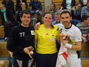 Torhüter Remo Spaltenstein und Adi Vollenweider, die Bestplayers umrahmen Anna Strähl