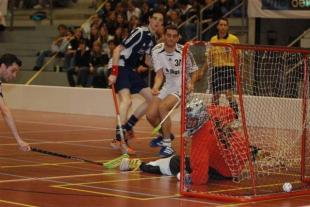 Mäze: «Wo ist der Ball?» - «im Tor, natürlich...!»